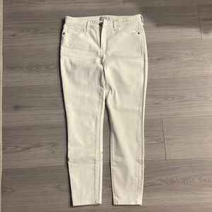NWT Abercrombie & fitch mid rise super skinny white jeans size 28 short